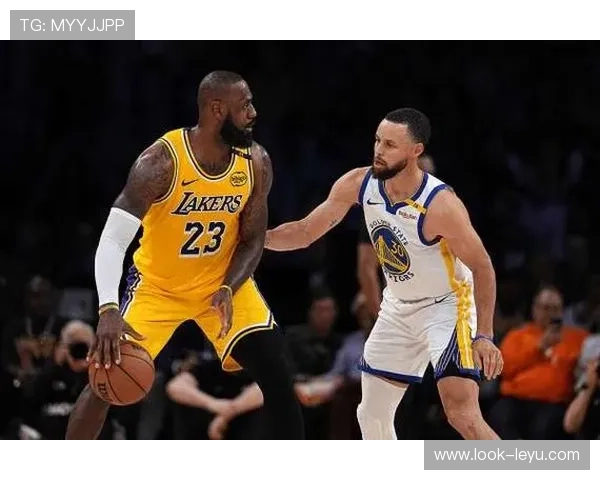 新赛季NBA揭幕战焦点对决湖人大战勇士 詹姆斯与库里再度争锋