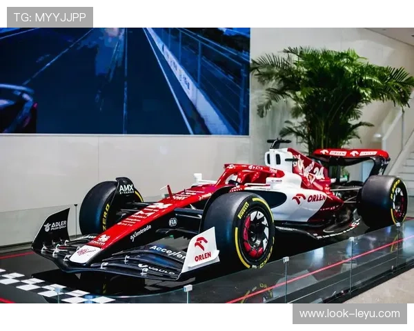 F1赛季最新动态揭晓各车队战略调整与赛程焦点分析