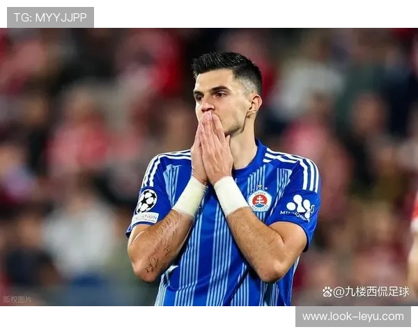 欧冠焦点战爆冷强队出局新星崛起转会风云再起引发足坛震荡各界热议